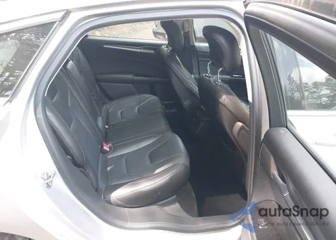 2013 Ford Fusion Hybrid Titanium z USA, uszkodzony, nr VIN 3FA6P0RU2DR302347